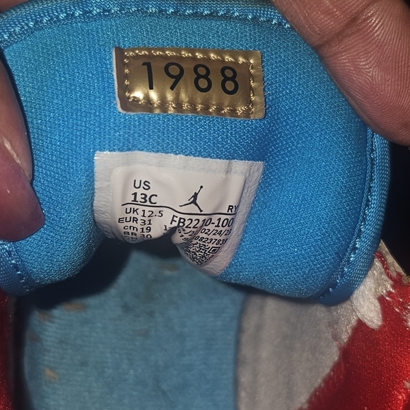 Jordan 1 Mid Unc To Chi Size 13C Kids' White, Gold, Red, and Blue Sneakers - Picture 4 of 16
